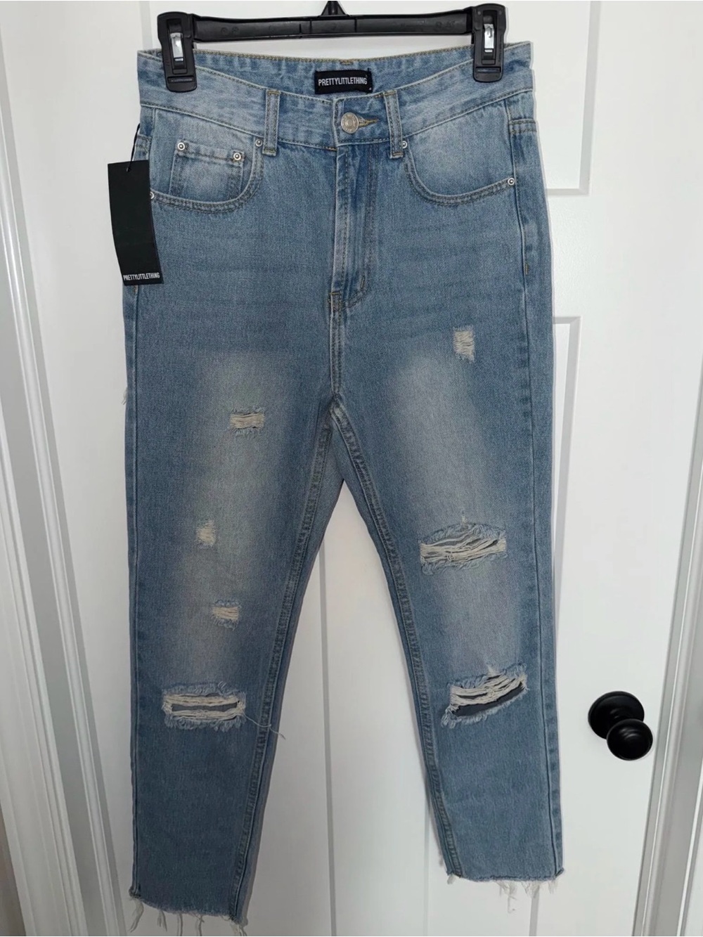 PrettyLittleThing Petite Light Wash Mom Jeans - Light Blue